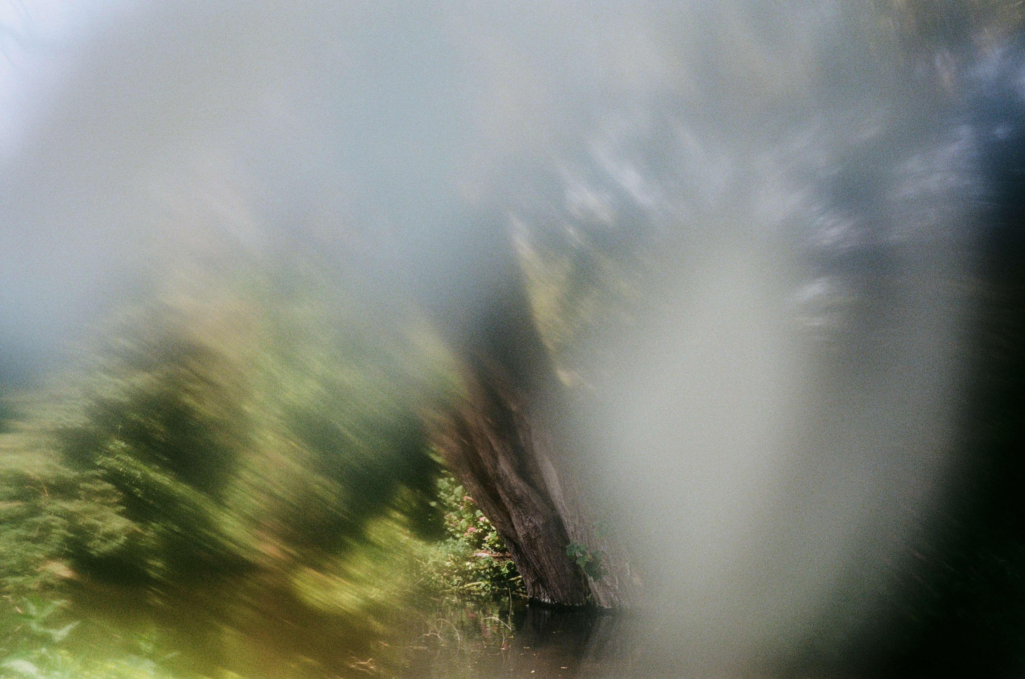 A image that shows a mountain range 
